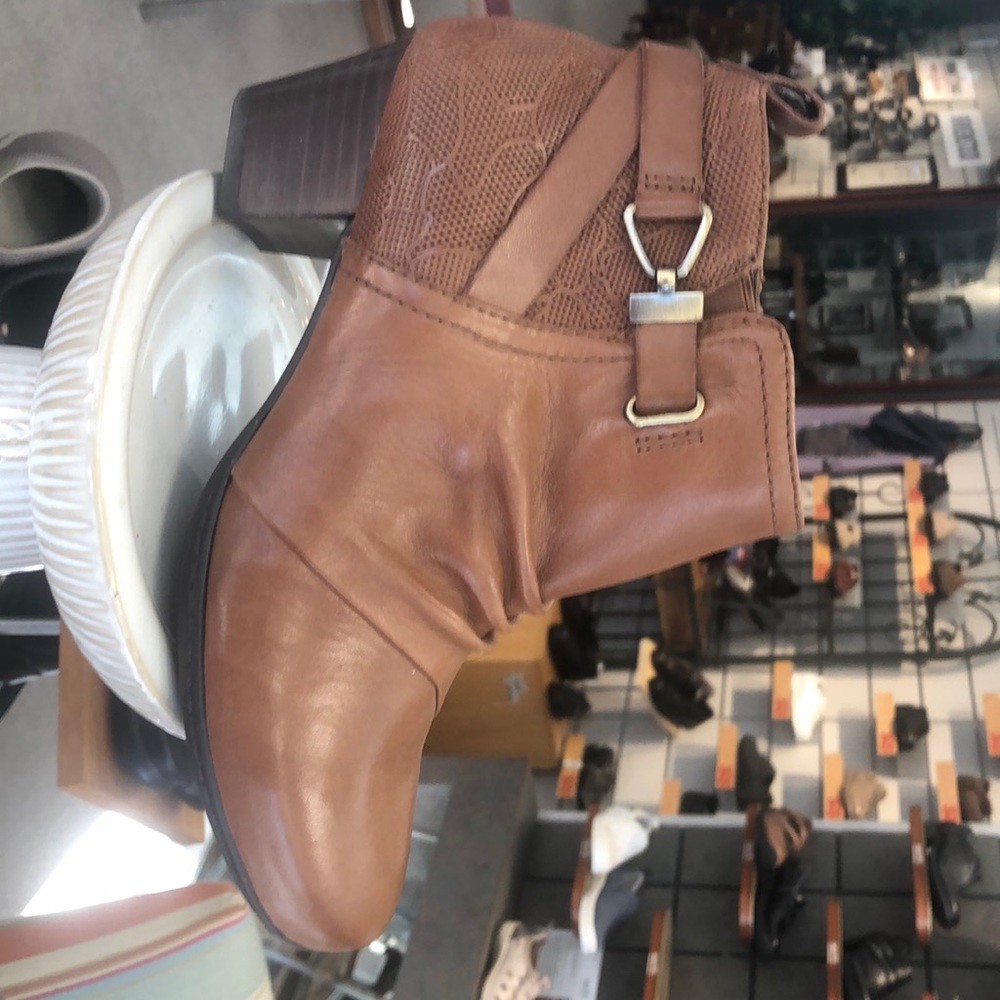 Earth Almond bootie low heel zip